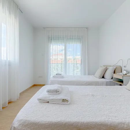 Chromata Penthouse Paralímni