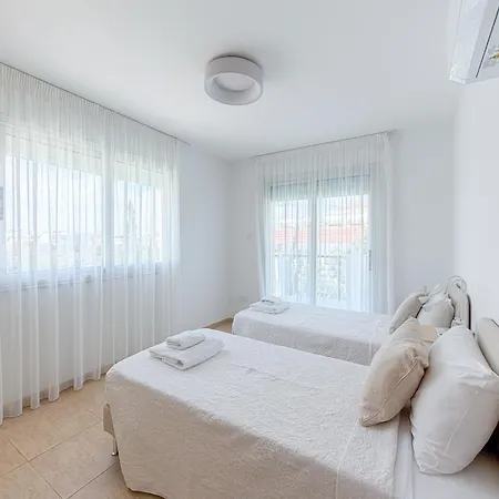 Chromata Penthouse Apartman Paralímni