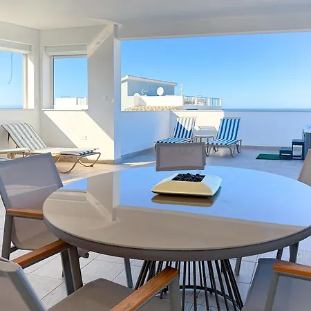 Chromata Penthouse Apartman Paralímni