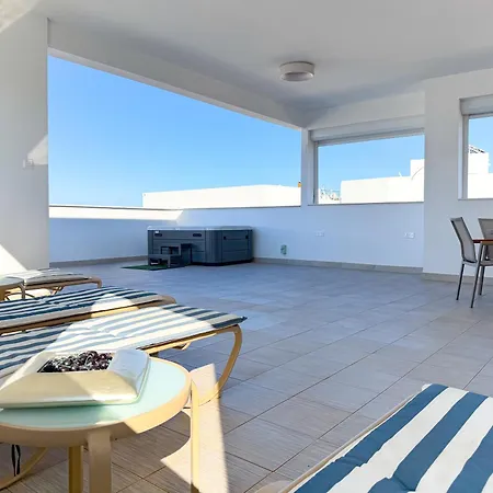 Chromata Penthouse Paralímni